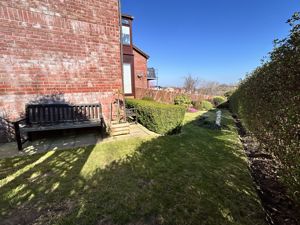 Photo 25- click for photo gallery